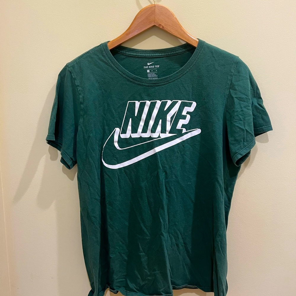 Nike hunter green tee shirt